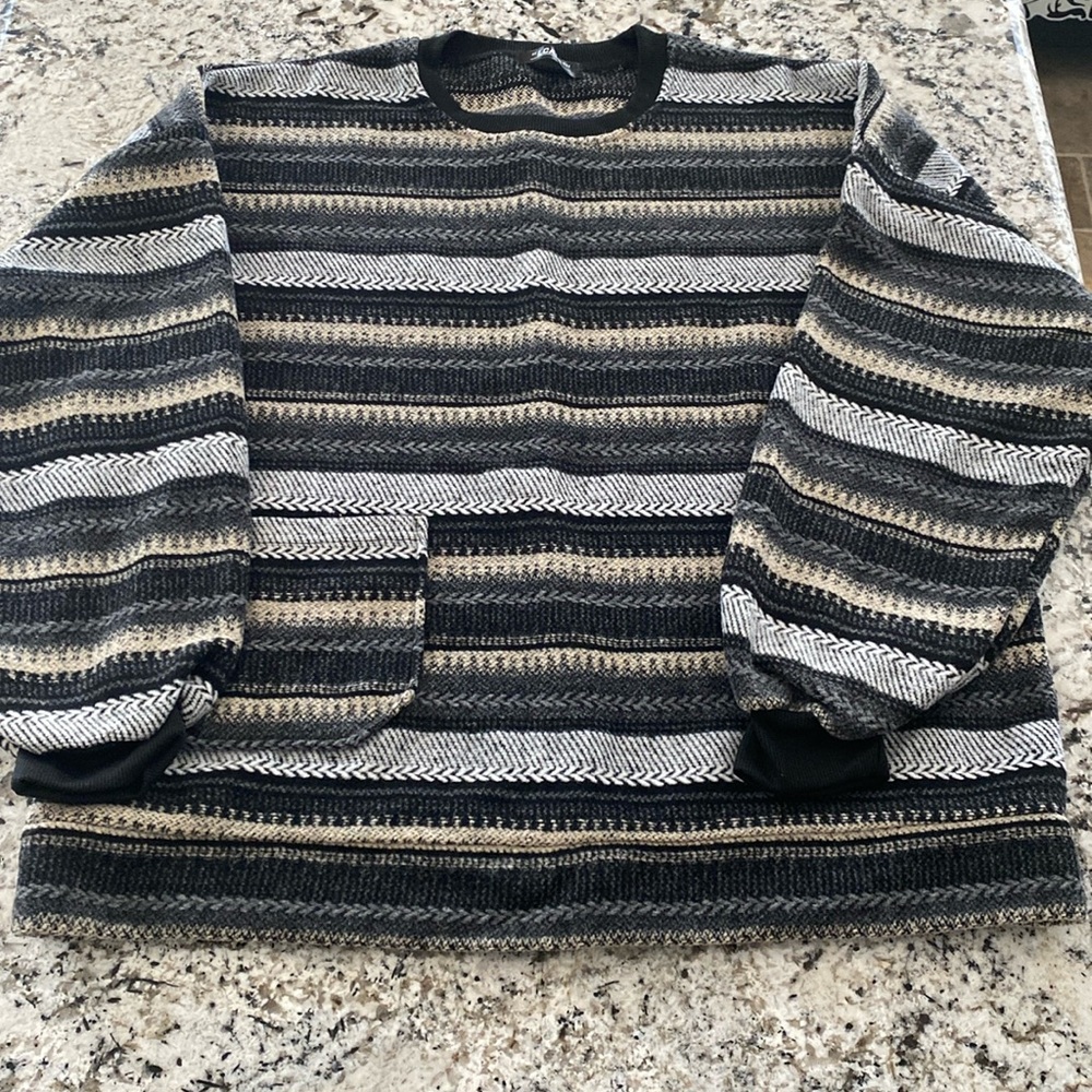 LCALE multi colored gray and tan stripes. I believe it is a Medium.